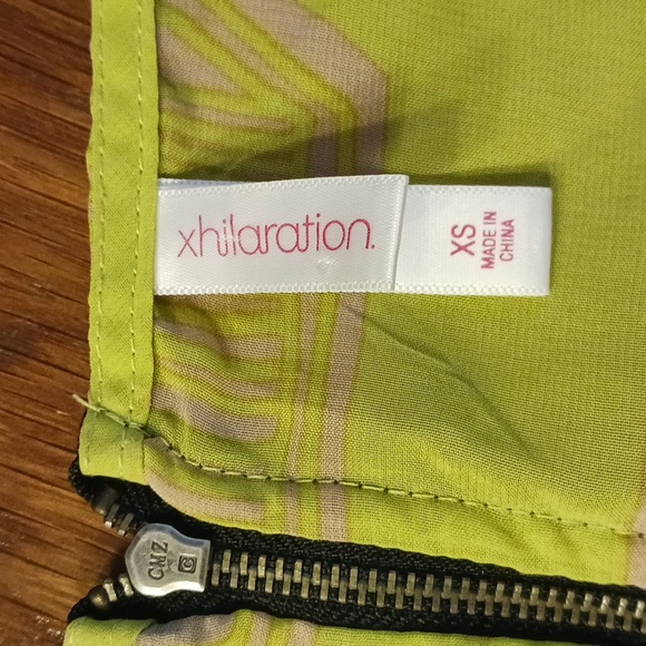 Geometric-patterned Xhilarationblouse EUC XS - Picture 4 of 8